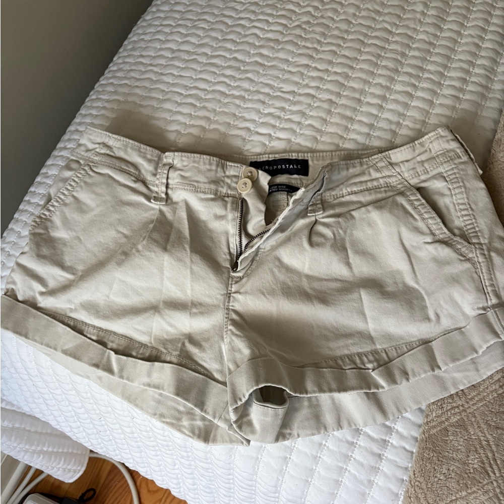 Aeropostale Tan Cargo Shorts with Classic Design